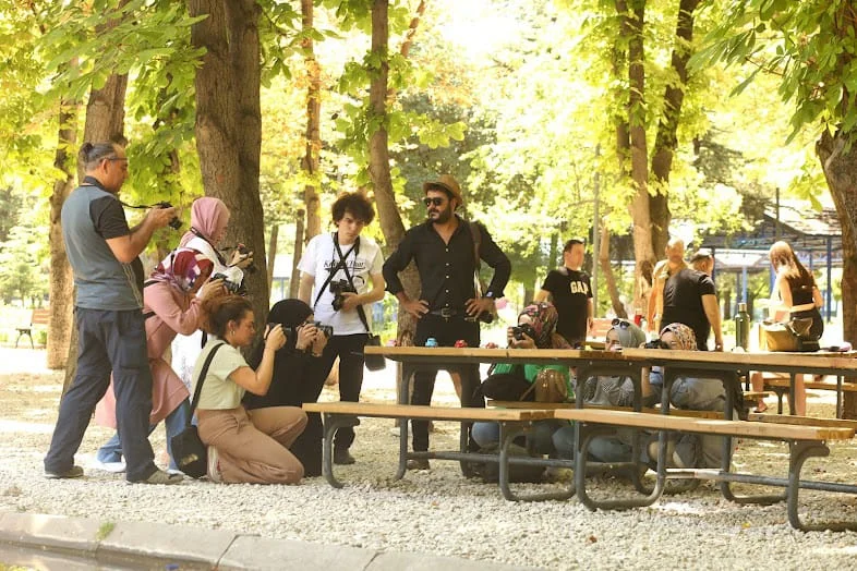 Parkta uygulamalı fotoğraf çalışması